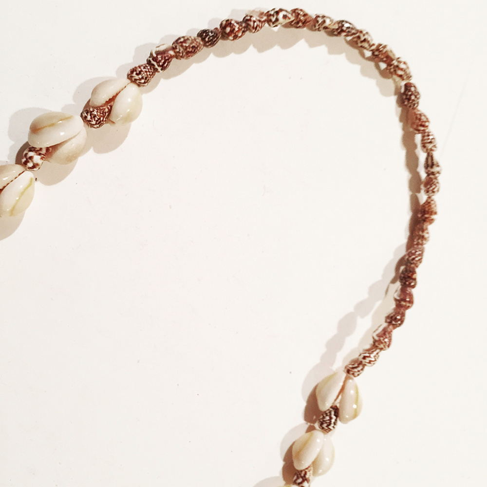 Sea shell necklace, New without tags. Beautiful ! - Picture 2 of 4